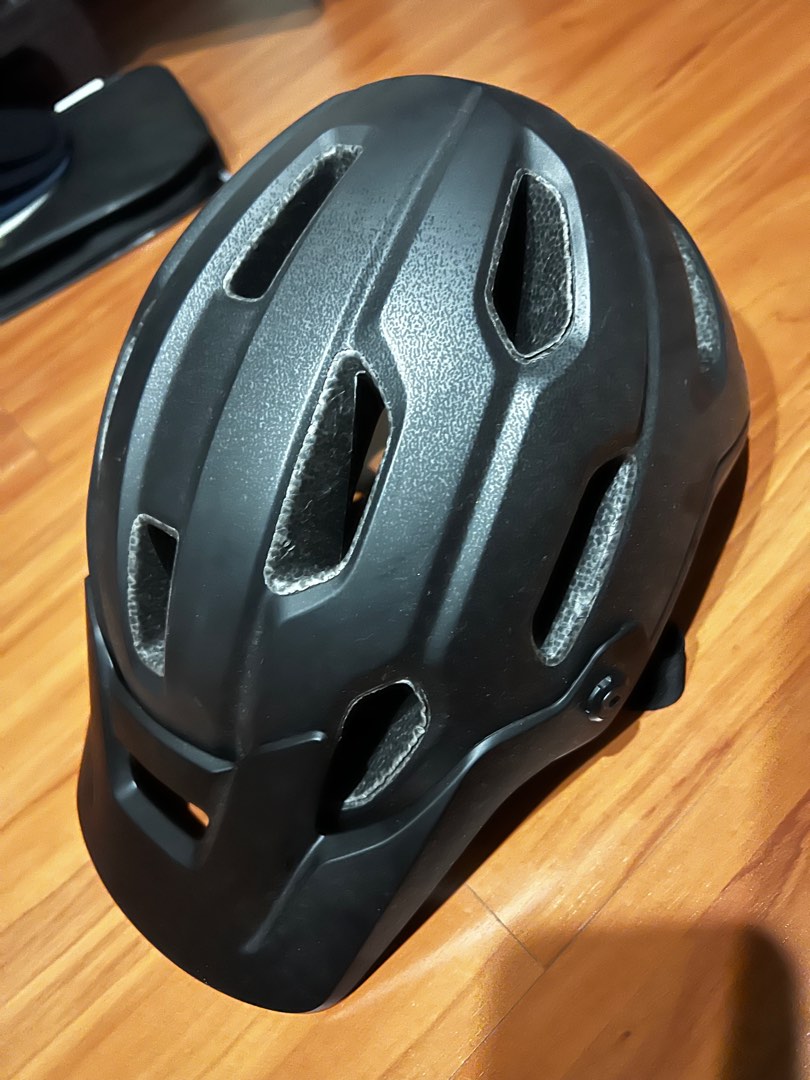 Giro helmet, Sports Equipment, Bicycles & Parts, Parts & Accessories on