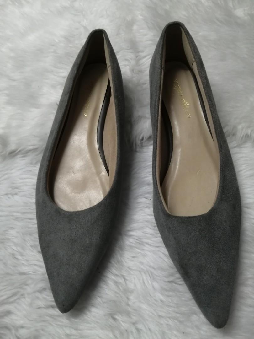 Gray Acqua Calda Gamuza Shoes (Category: Heels) located in Caloocan City. Submitted by appleblossoms07 (Listing ID 1179569364, Image 1). Description: S19code. acqua calda brand Size: 27 cm insole 31 cm Outsole US 10 EUR 42.