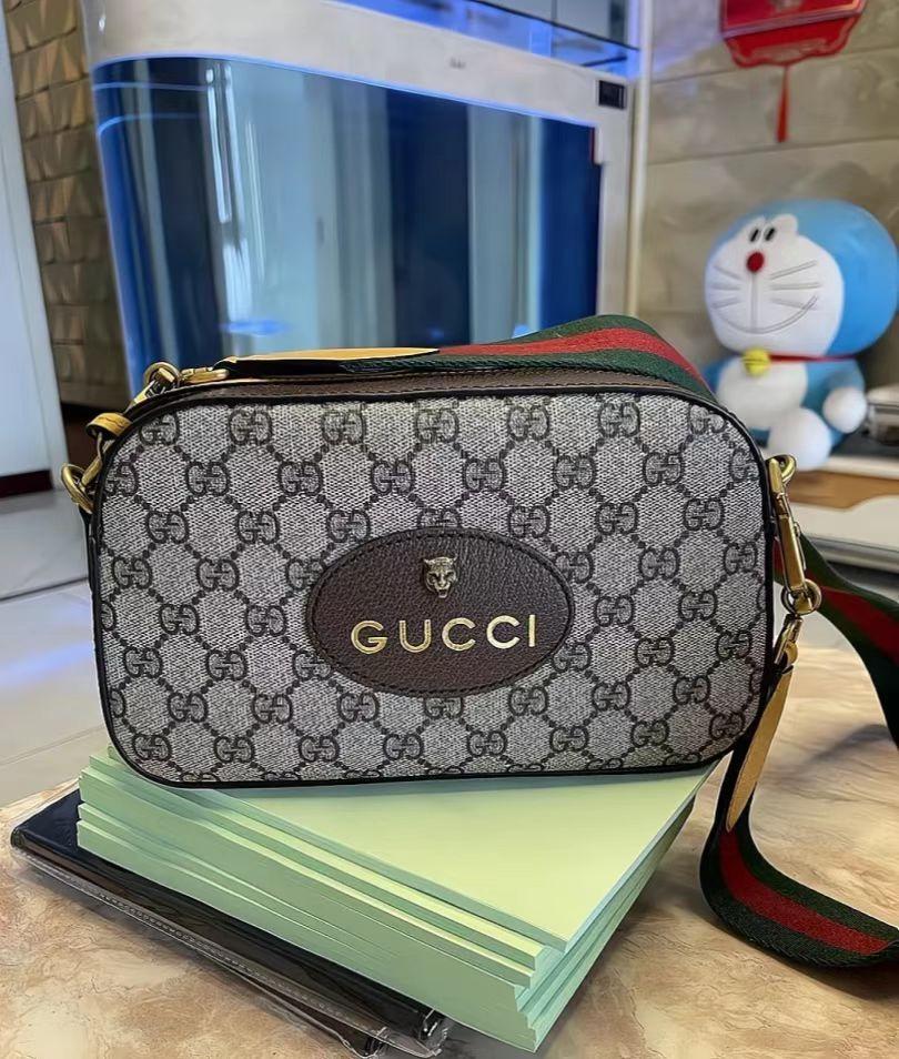 Gucci metal tiger head striped one shoulder crossbody bag Luxury
