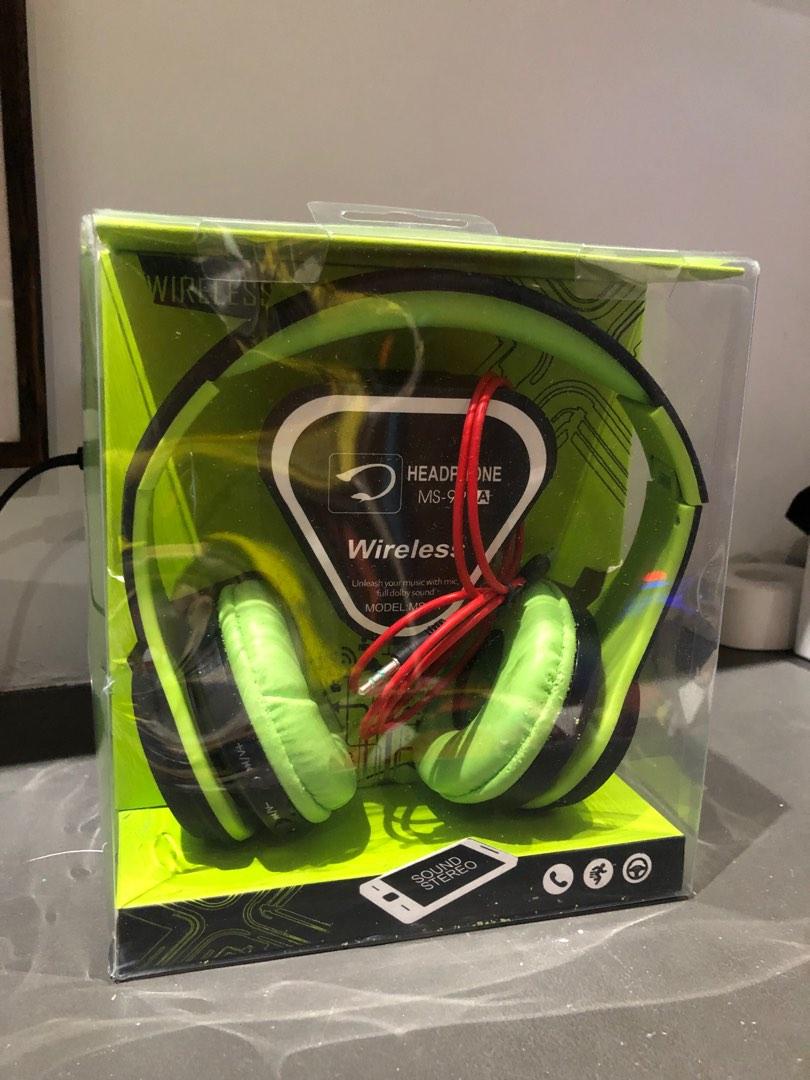 JBL Headphones (Category: Headphones & Headsets) located in Manila. Submitted by artsygunda (Listing ID 1179544203, Image 2). Description: Brand new, never used High performance headphones with built in mic Minimal (unnoticeable) shown in photo Bought at Glorietta for 1800.