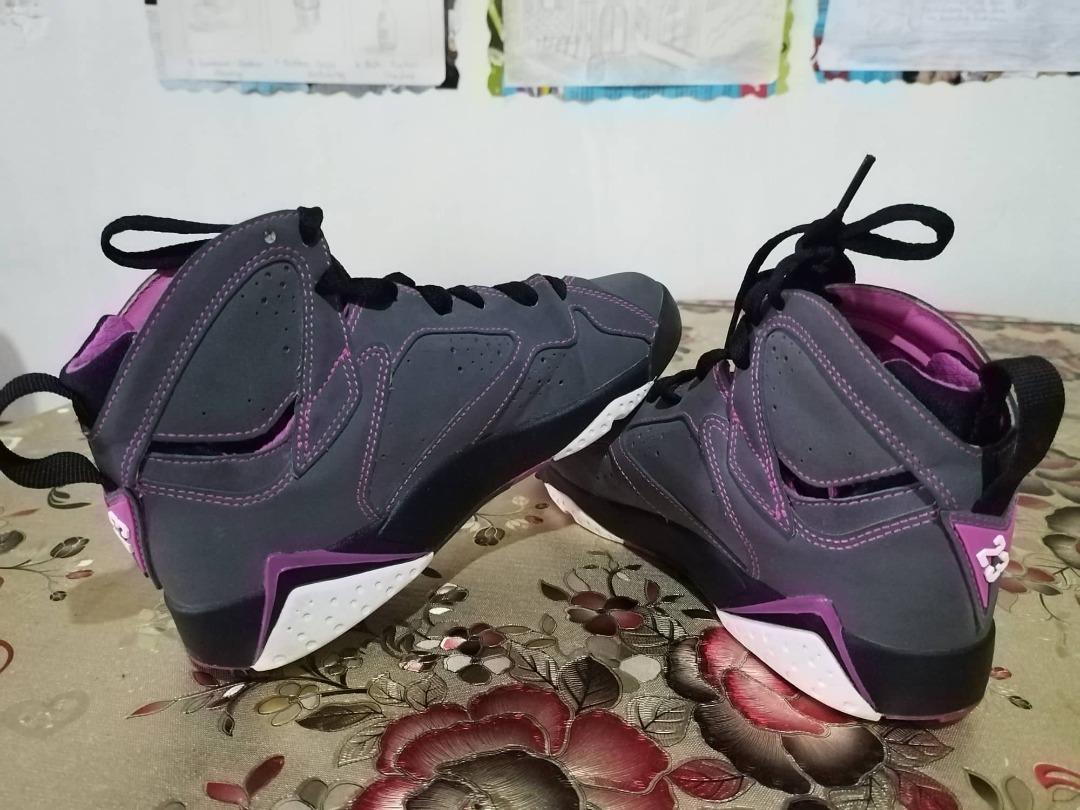 Retro 7 valentine's day 2025