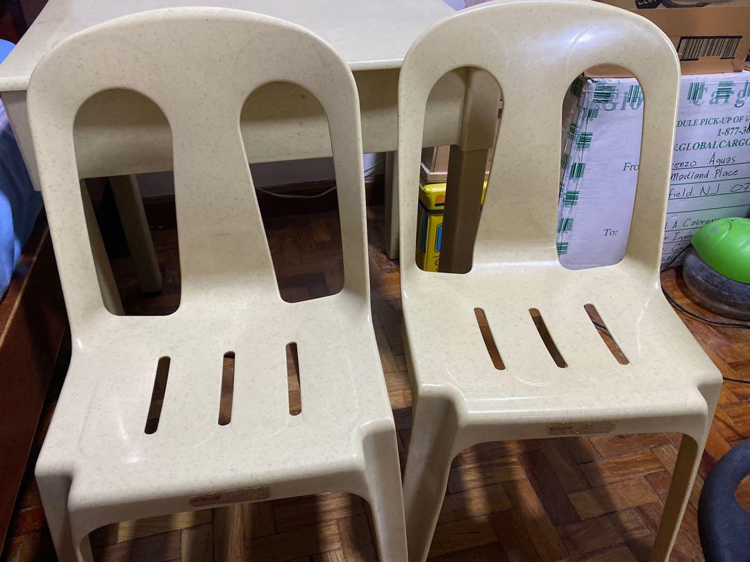 Kid’s study table ( 1 chair included ) (Category: Tables & Sets) located in Quezon City. Submitted by kheiO1130 (Listing ID 1179567591, Image 3). Description: Cofta brand Used good ( needs washing dusty inside) 1 chair included .