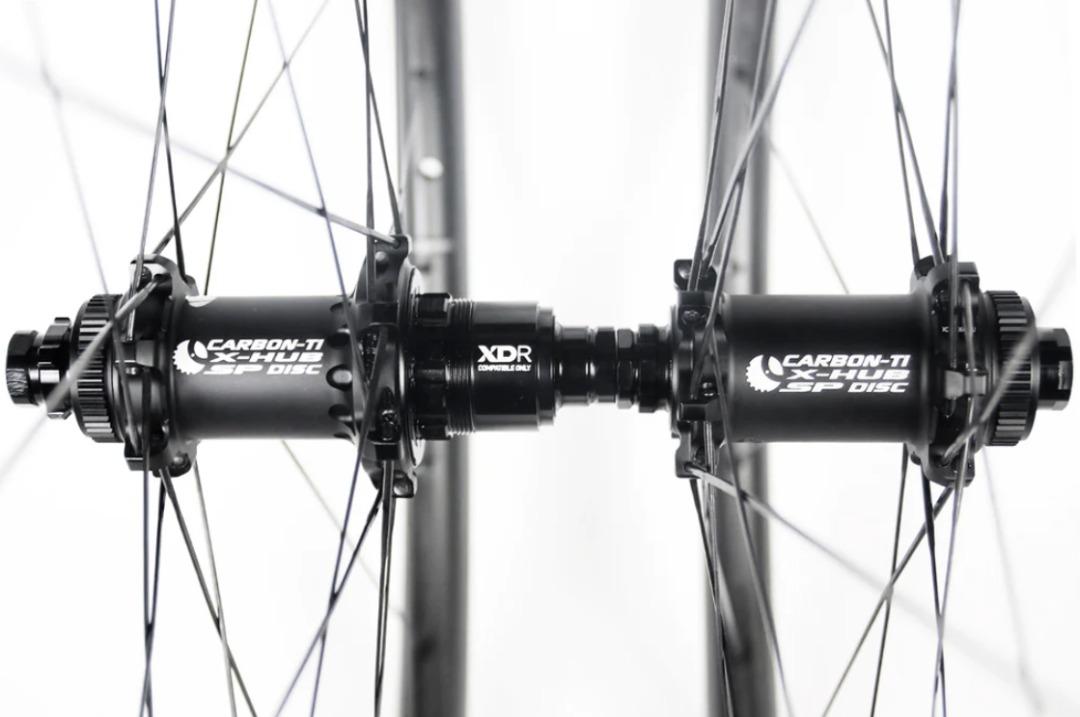 Light Bicycle Falcon PRO AR45 (Flyweight) carbon Wheelset, Sports