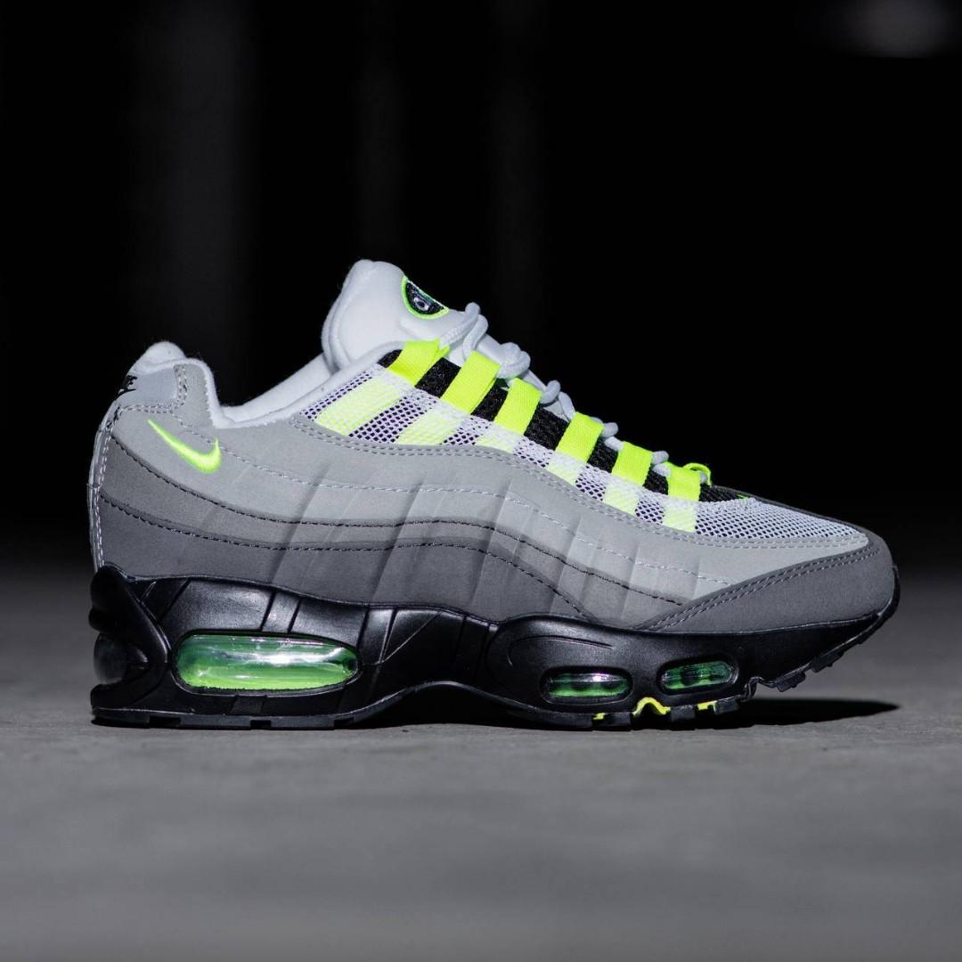 Nike Air Max 95 Neon Green Black, Fesyen Pria, Sepatu , Sneakers di  Carousell