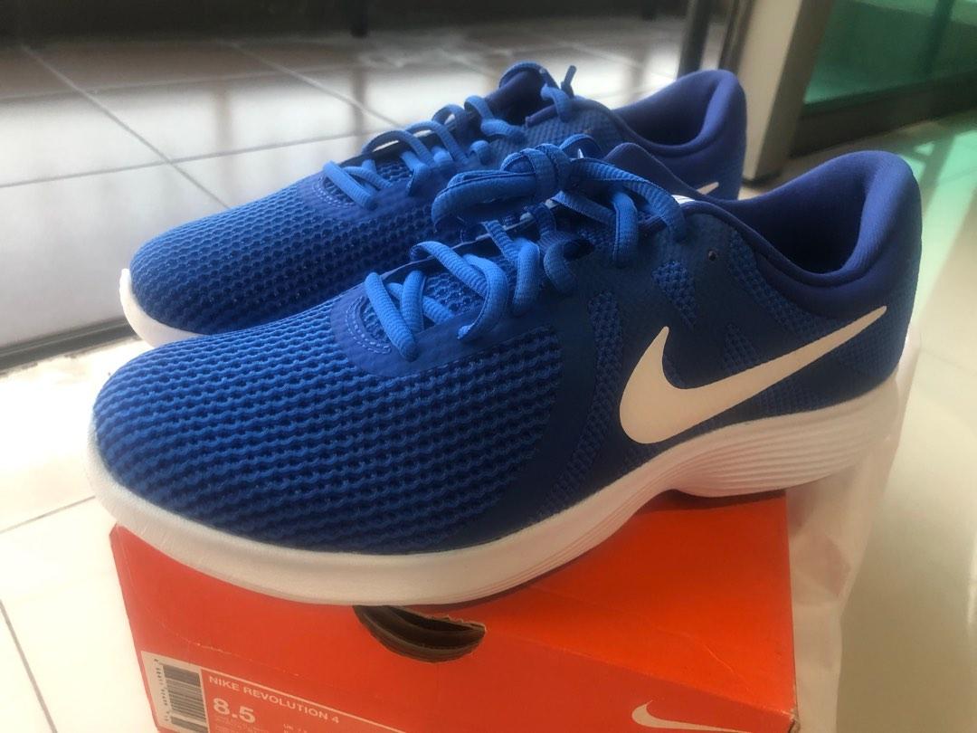 running shoes nike black and white