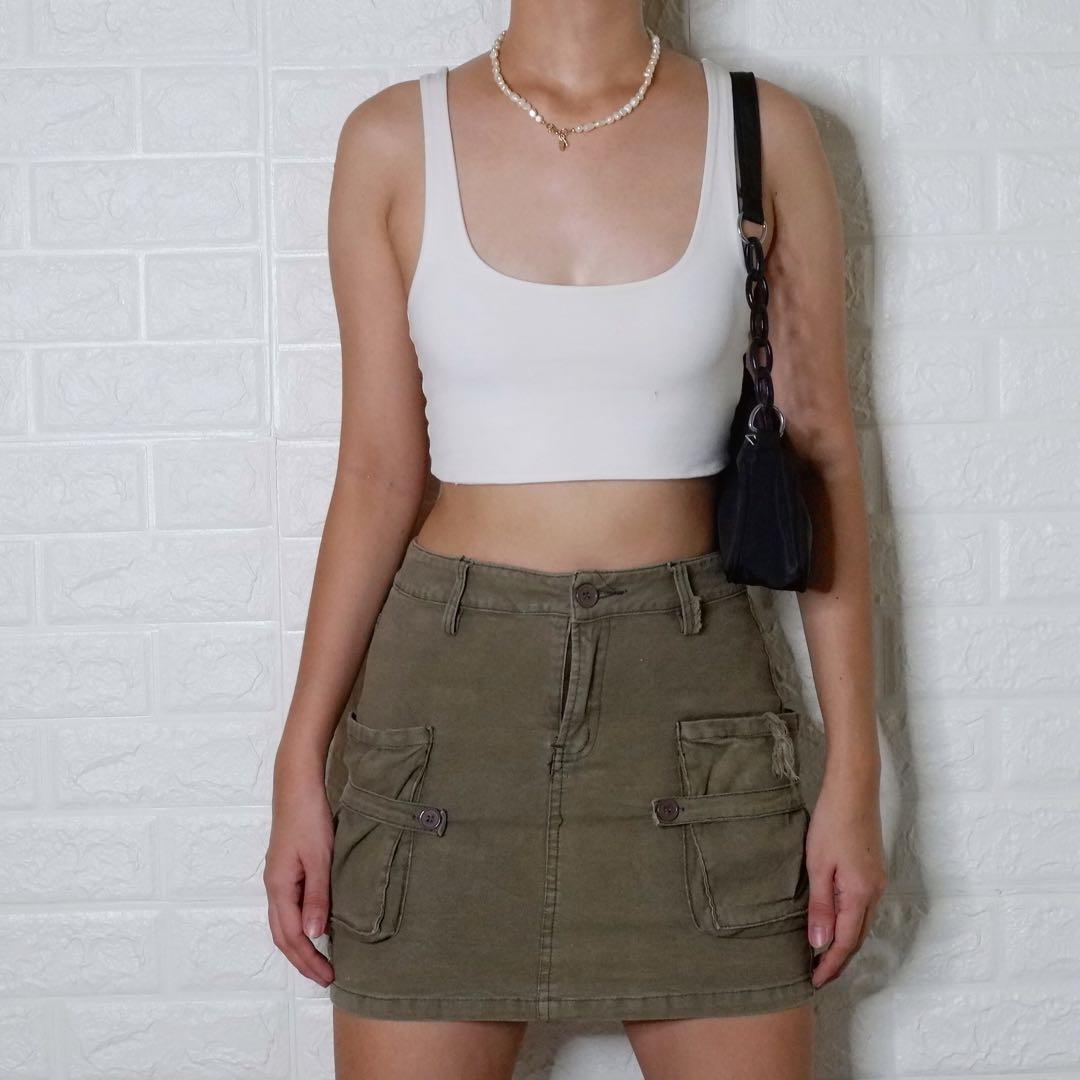 Olive green with side pockets mini skirt, Women's Fashion, Bottoms, Skirts  on Carousell