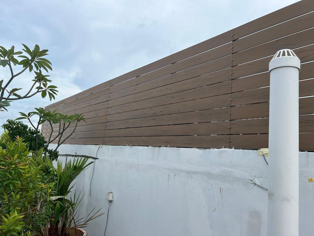 Outdoor composite and timber fencing62863093520771111