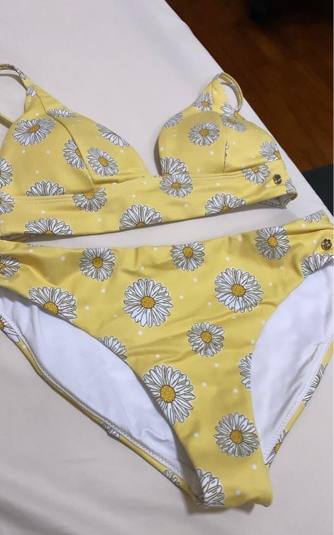 Pomelo Triangle Surf Daisy Print Bikini Set, Women's Fashion, Swimwear