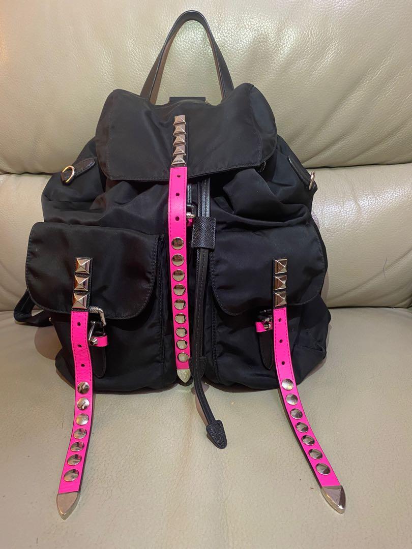 Prada Backpack （分類：手袋及銀包）位於 Hong Kong。 由 selling.luxury 提交（商品編號 1179504592，圖片 1）。簡介： 100% real n new. 。