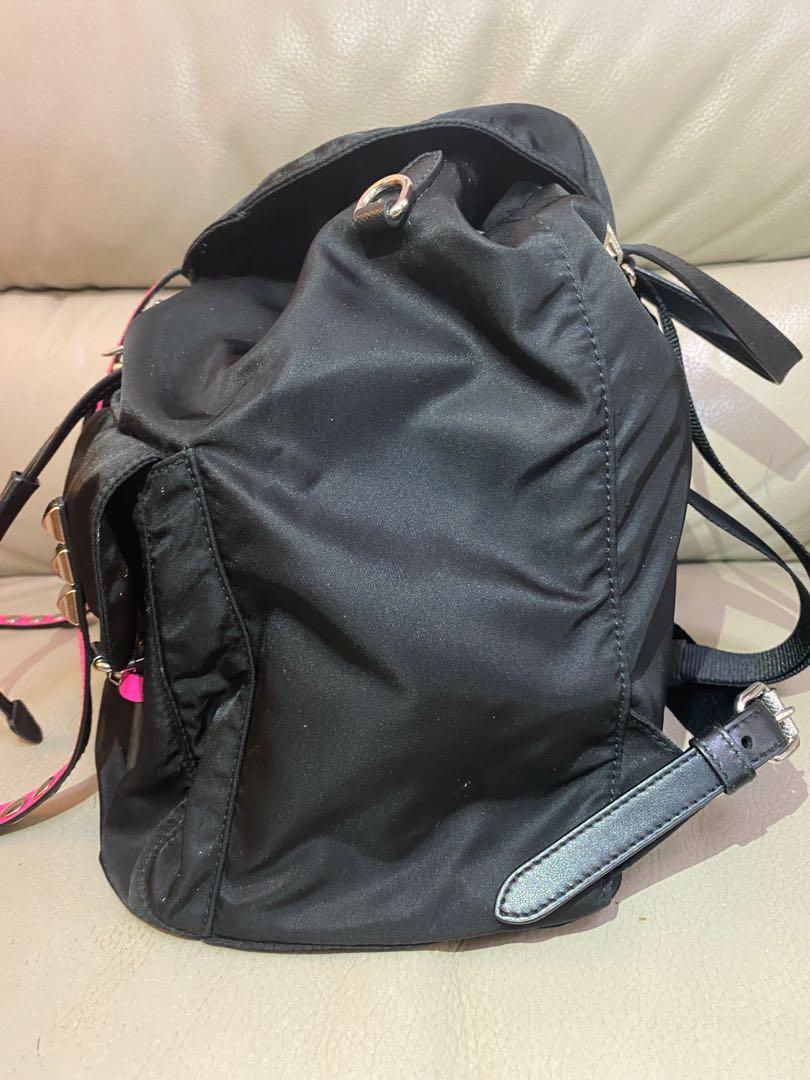 Prada Backpack （分類：手袋及銀包）位於 Hong Kong。 由 selling.luxury 提交（商品編號 1179504592，圖片 3）。簡介： 100% real n new. 。