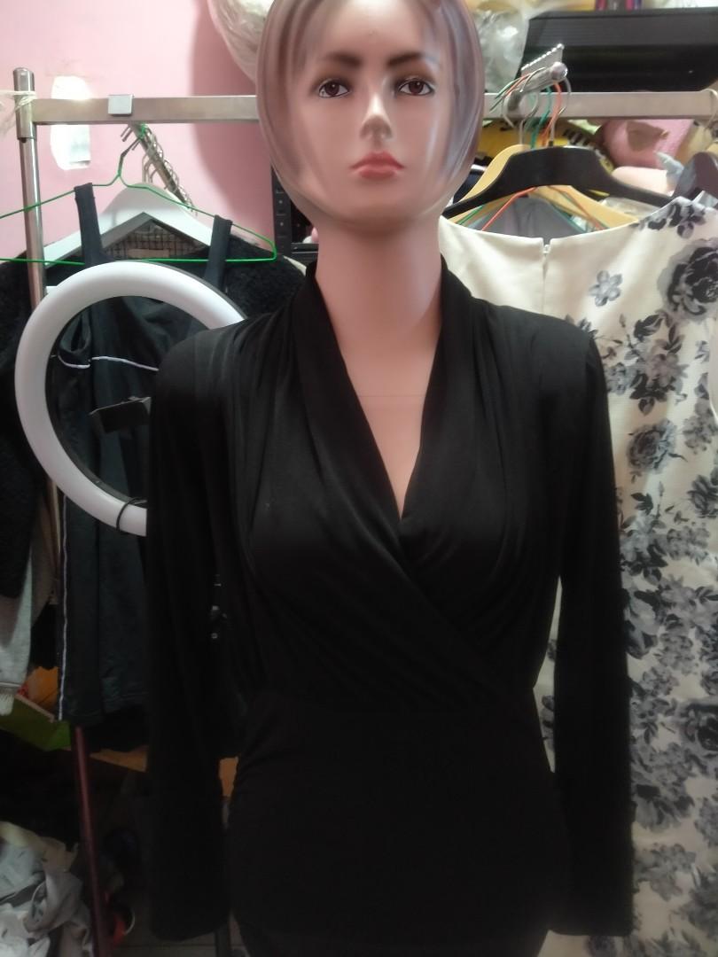 Sexy dress (Kategori: Gaun & Rok) berada di Jakarta Selatan. Dikirim oleh indrylevana (ID iklan 1179574893, Gambar 1). Deskripsi: warna hitam , bahan Stretch , ikutin bentuk badan , bagian bawah smoke.