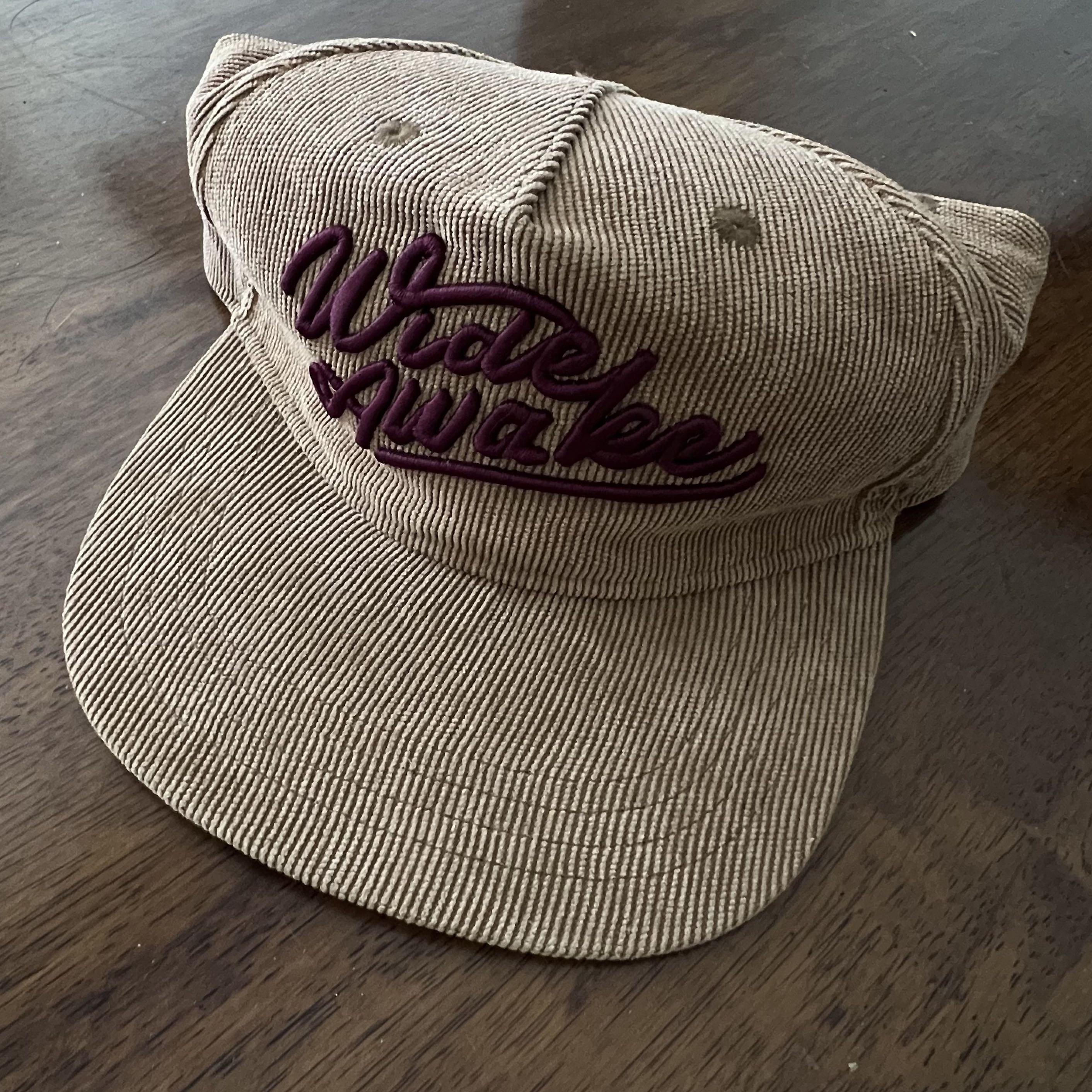St Ali Studio (Category: Cap & Hats) located in Petaling Jaya. Submitted by onebumptwobump (Listing ID 1179503921, Image 1). Description: Brown with burgendy detailing Condition 10/10 DFOD / COD: Ara Damansara or TTDI .