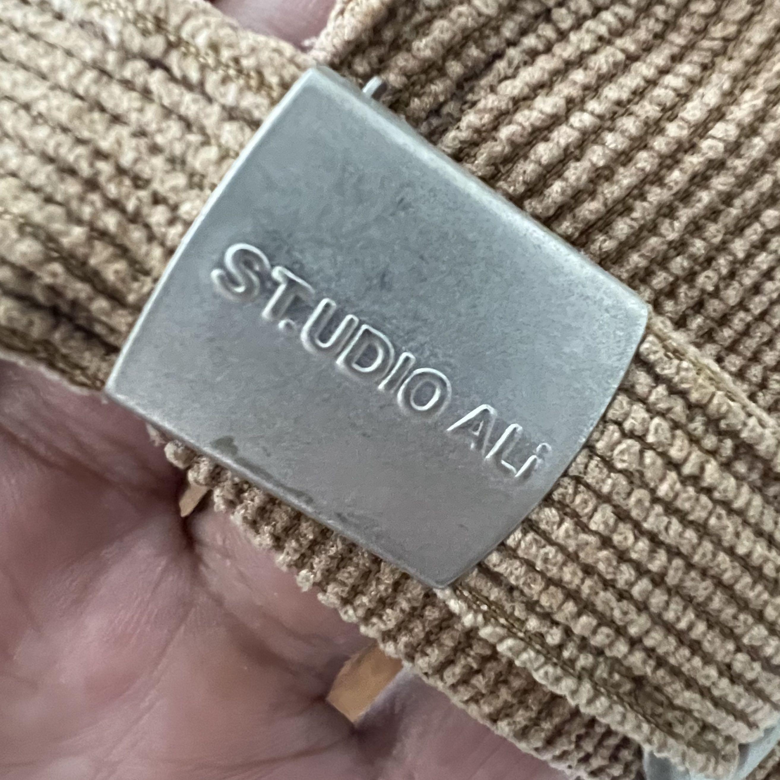St Ali Studio (Category: Cap & Hats) located in Petaling Jaya. Submitted by onebumptwobump (Listing ID 1179503921, Image 2). Description: Brown with burgendy detailing Condition 10/10 DFOD / COD: Ara Damansara or TTDI .