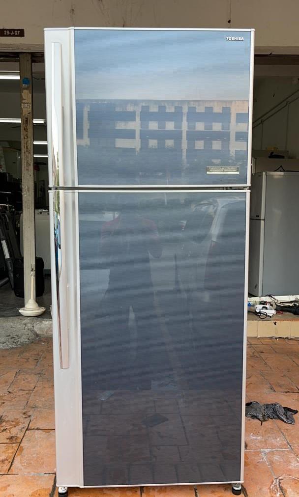 Toshiba auto ice maker fridge, TV & Home Appliances, Kitchen Appliances