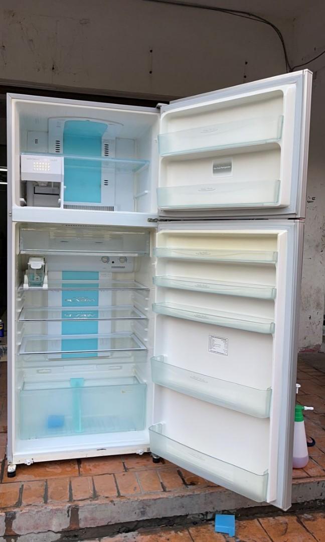 Toshiba auto ice maker fridge, TV & Home Appliances, Kitchen Appliances