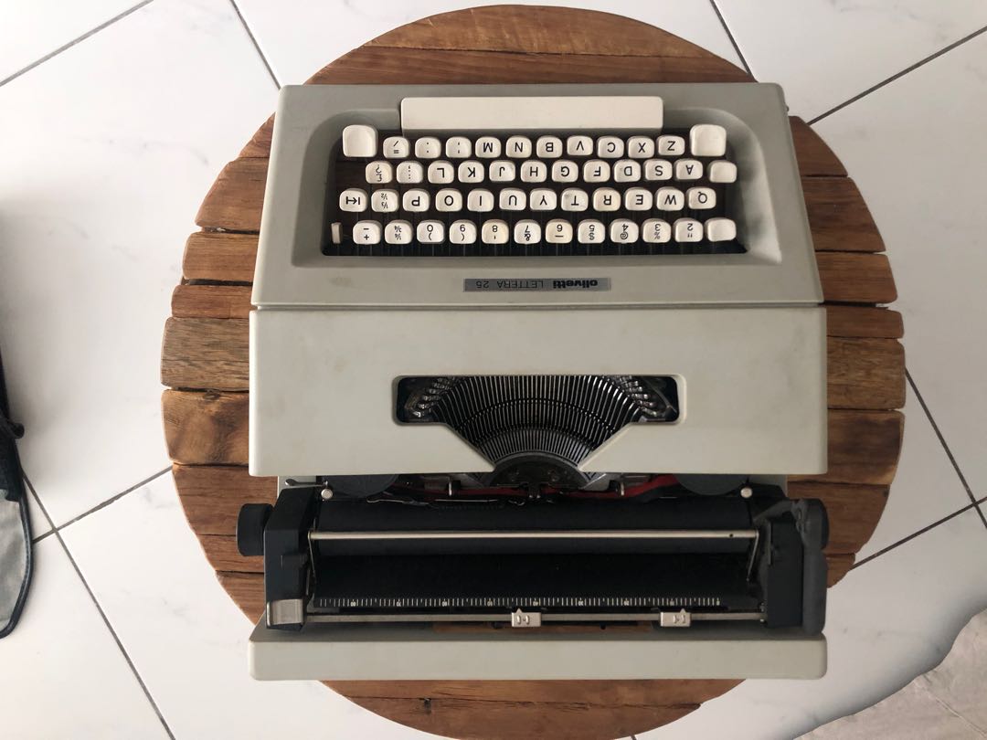 Typewriter Olivetti Lettera 25, Hobbies & Toys, Collectibles ...