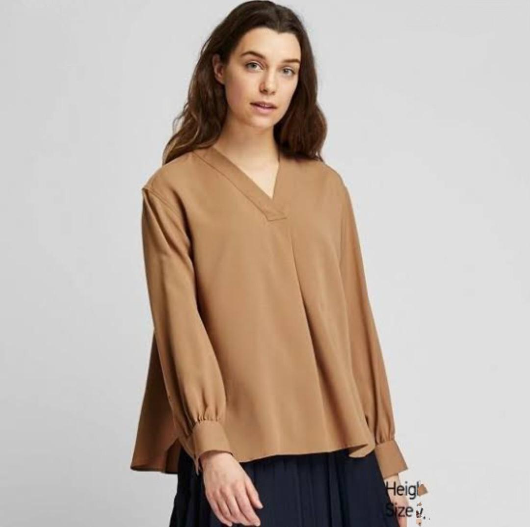 uniqlo v neck blouse
