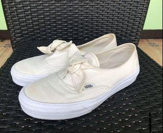 Vans Marshmallow Bow Knotted Slip-On Sneaker