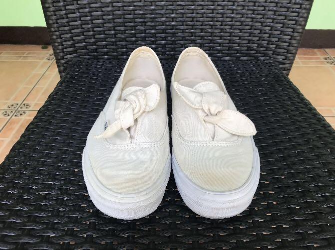 Vans bow sale slip on