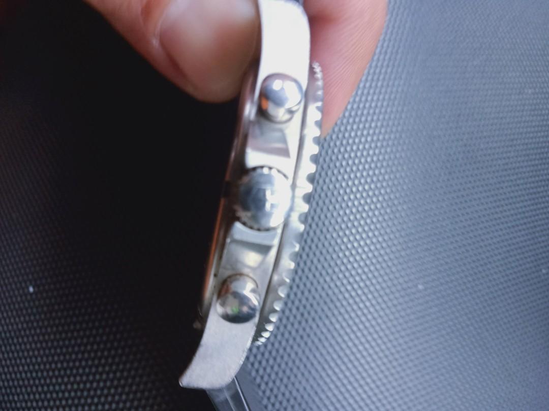 victorinox swiss army (Category: Luxury Watches) located in Pasay City. Submitted by edecer (Listing ID 1179503043, Image 2). Description: .