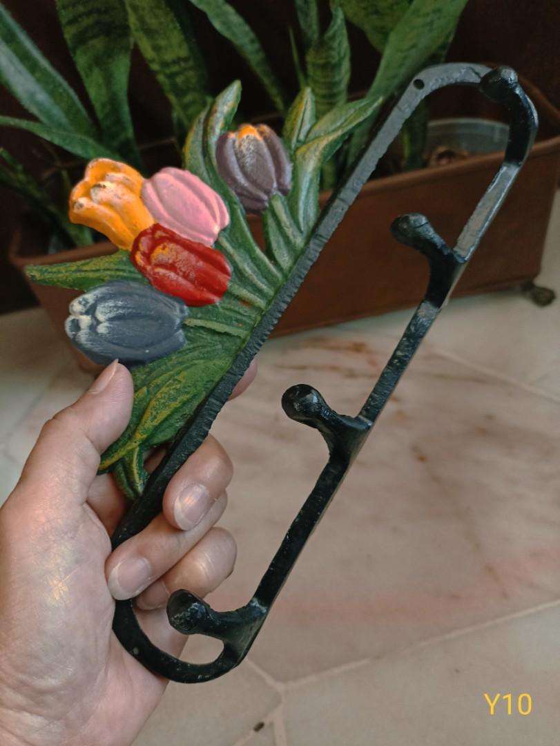 Vintage Cast Iron Flowers pattern wall Hooks, Hobbies & Toys, Collectibles  & Memorabilia, Vintage Collectibles on Carousell