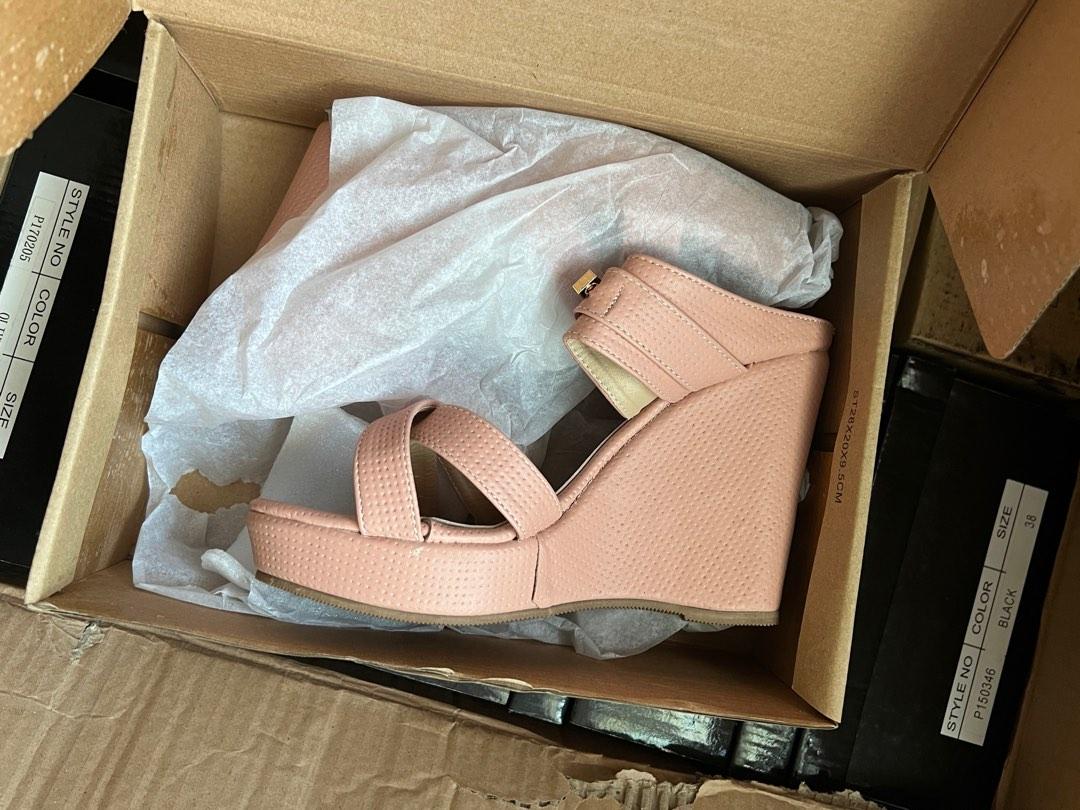 Wholesale wedges discount
