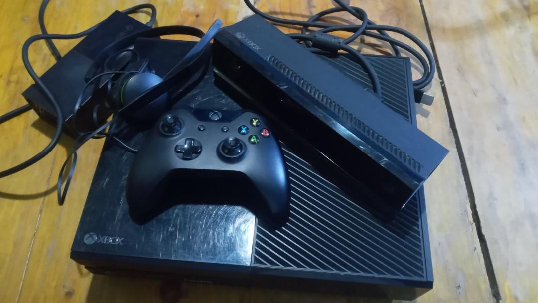 Xbox one kinect (Category: Xbox) located in San Mateo. Submitted by waynetek14 (Listing ID 1179579324, Image 1). Description: xbox one 500gb with kinect 1 controller.