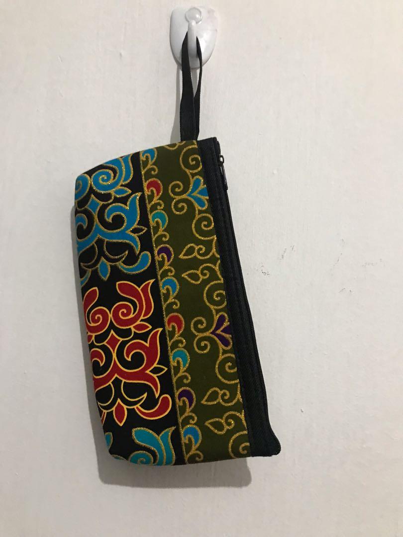 Zamboanga/ Mindanao Pouches (Category: Purses & Pouches) located in Quezon City. Submitted by cmcrhs (Listing ID 1179632925, Image 2). Description: 140 pesos for two. :).