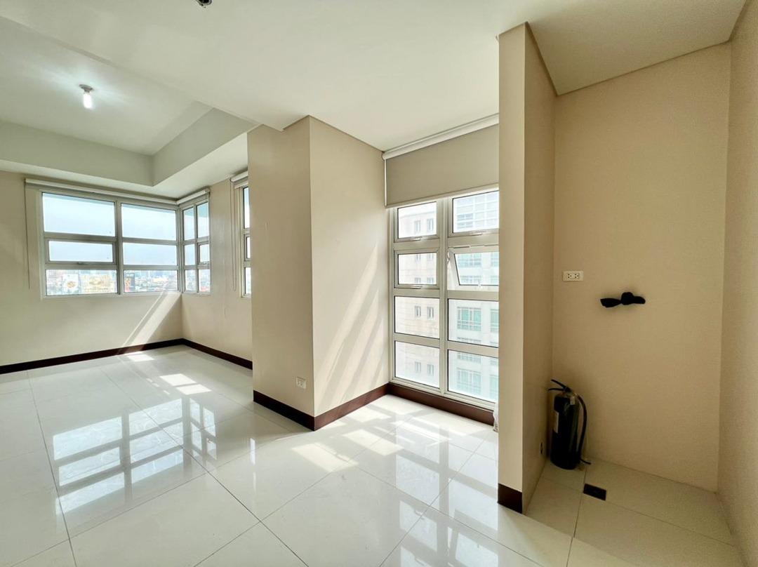 101 Newport Boulevard Studio Condo Unit For Sale 3937, Property