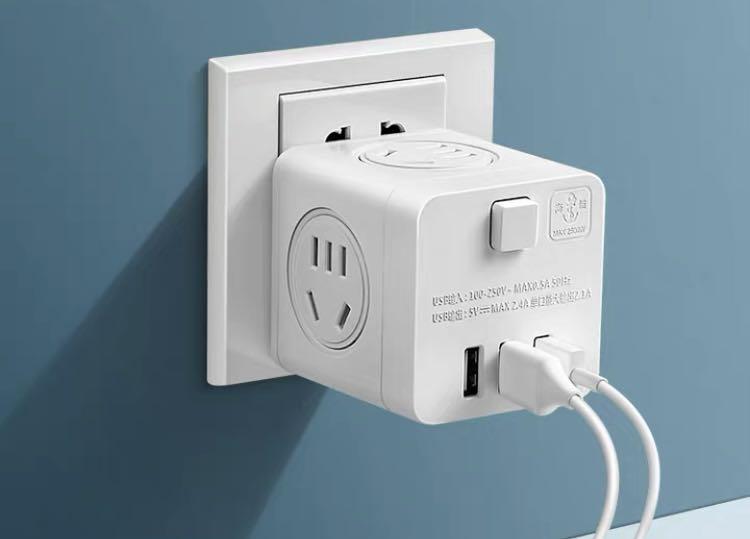 國際萬用插頭 | 可USB差電, 電腦&科技, 電腦周邊及配件, 電腦線、轉接線及轉換器 - Carousell