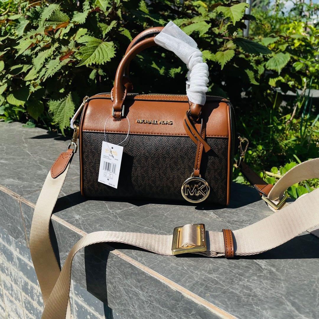 Michael Kors Medium Chain Messenger Bag, Women's Fashion, Bags & Wallets,  Cross-body Bags on Carousell