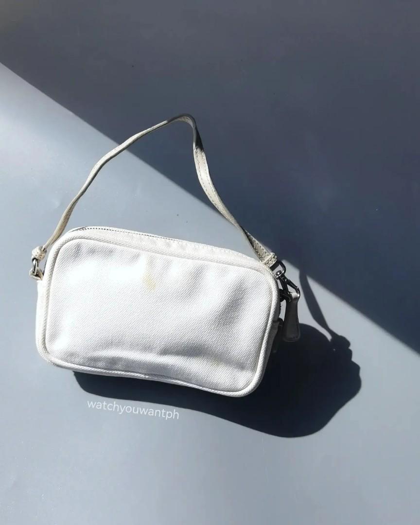 authentic Preowned prada clutch make up kit (Category: Luxury Bags & Wallets) located in San Pablo. Submitted by watchyouwantphsecond (Listing ID 1176223472, Image 2). Description: .