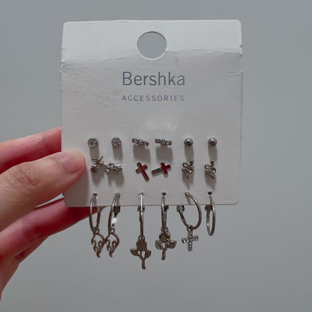 Udløbet uddøde Betsy Trotwood BershKa Earrings 耳環, 女裝, 飾物及配件, 耳環- Carousell