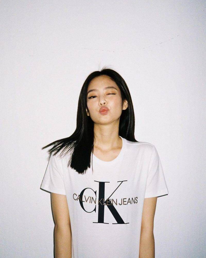 Calvin Klein Tee [Jennie同款]  , 女裝, 上衣, T-shirt - Carousell