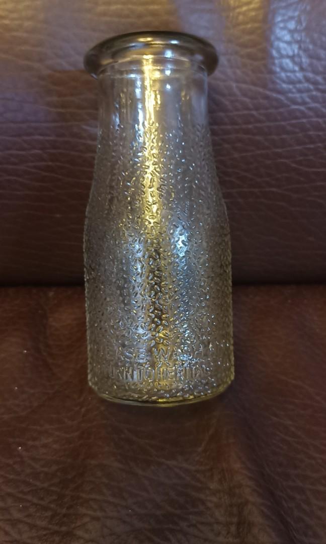 DAIRY MILK BY HERITAGE COMPANY SINCE 1810 (凸字版） 牛奶瓶, 其他, 其他 Carousell