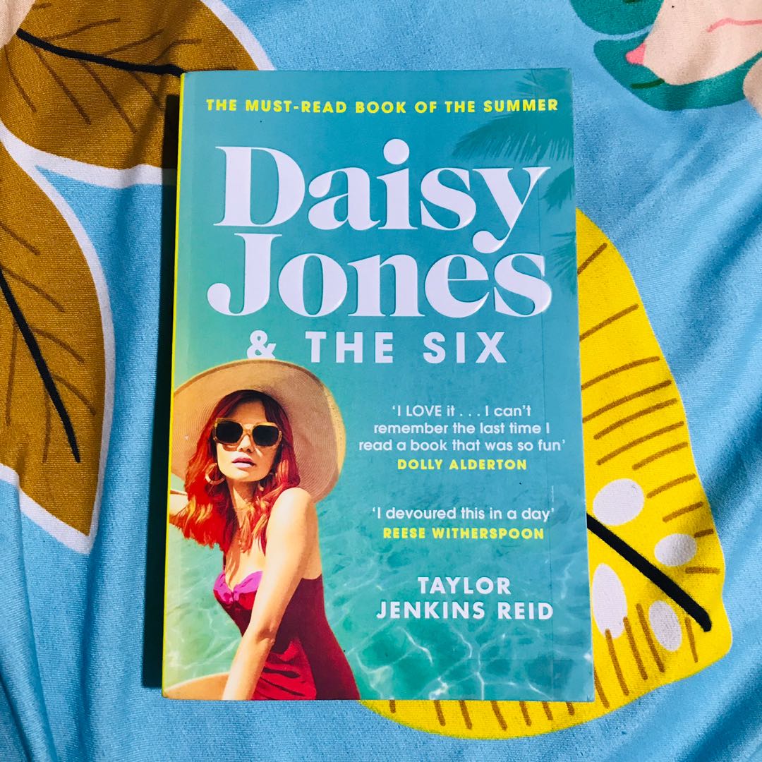 Daisy Jones and The Six, Hobbies & Toys, Books &