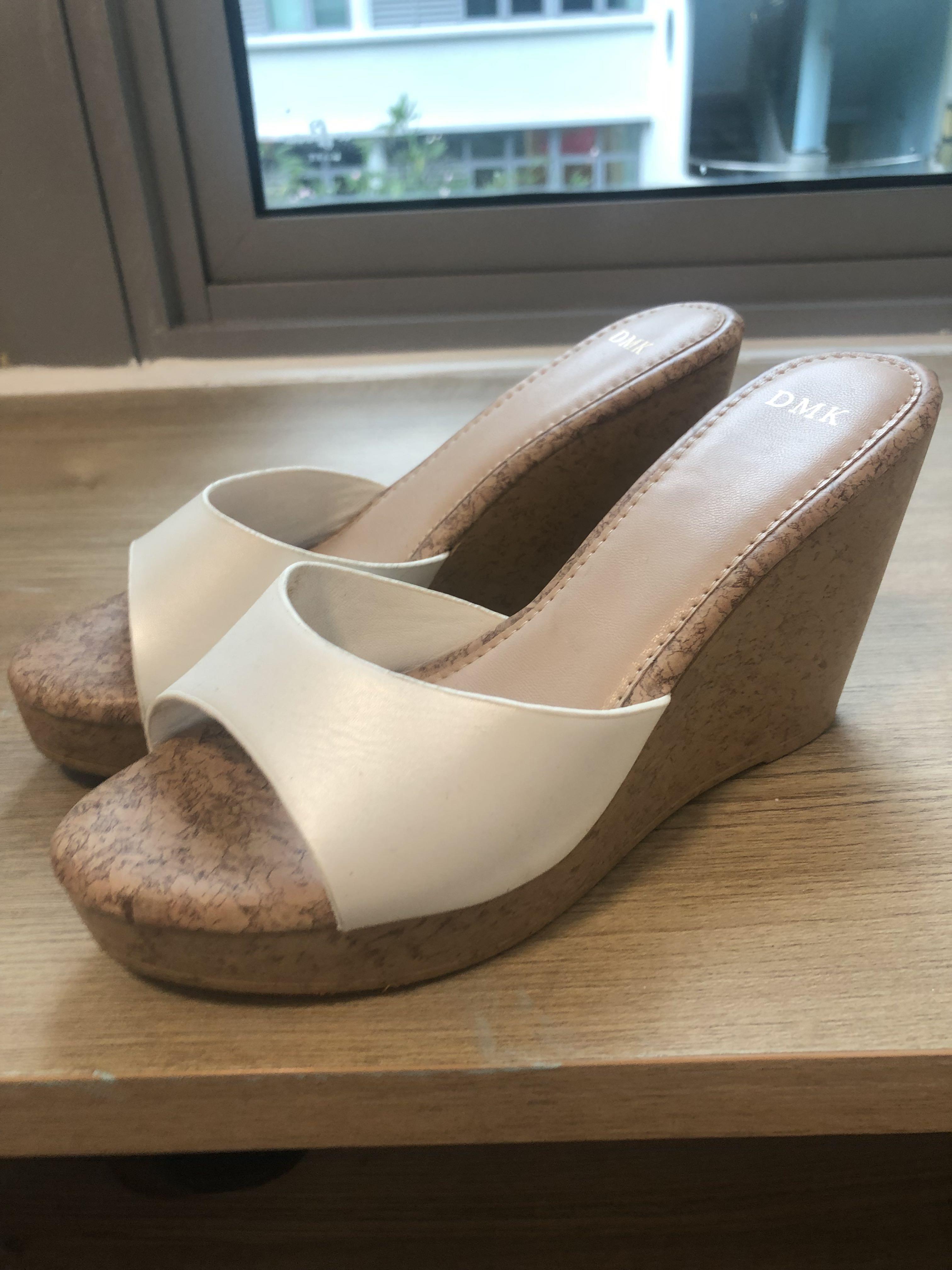 White wedge clearance sandals size 8