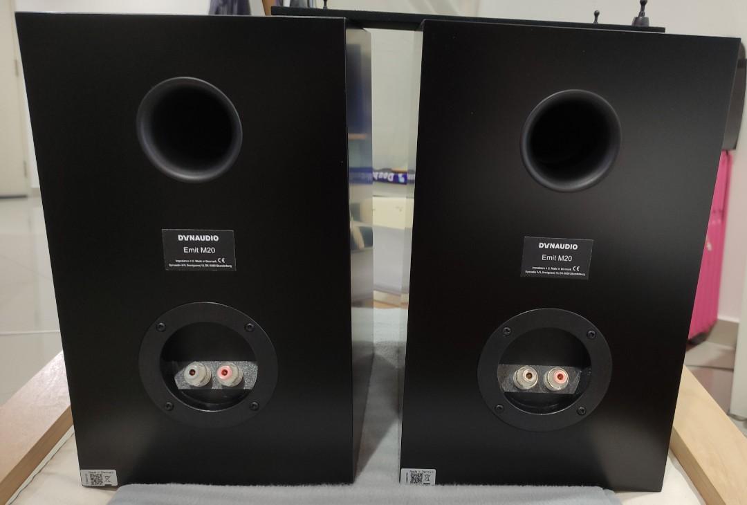 Dynaudio emit m20 bookshelf speakers top