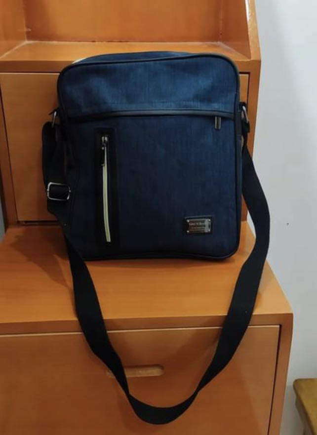 Giles and Brooks Men s Sling Bag