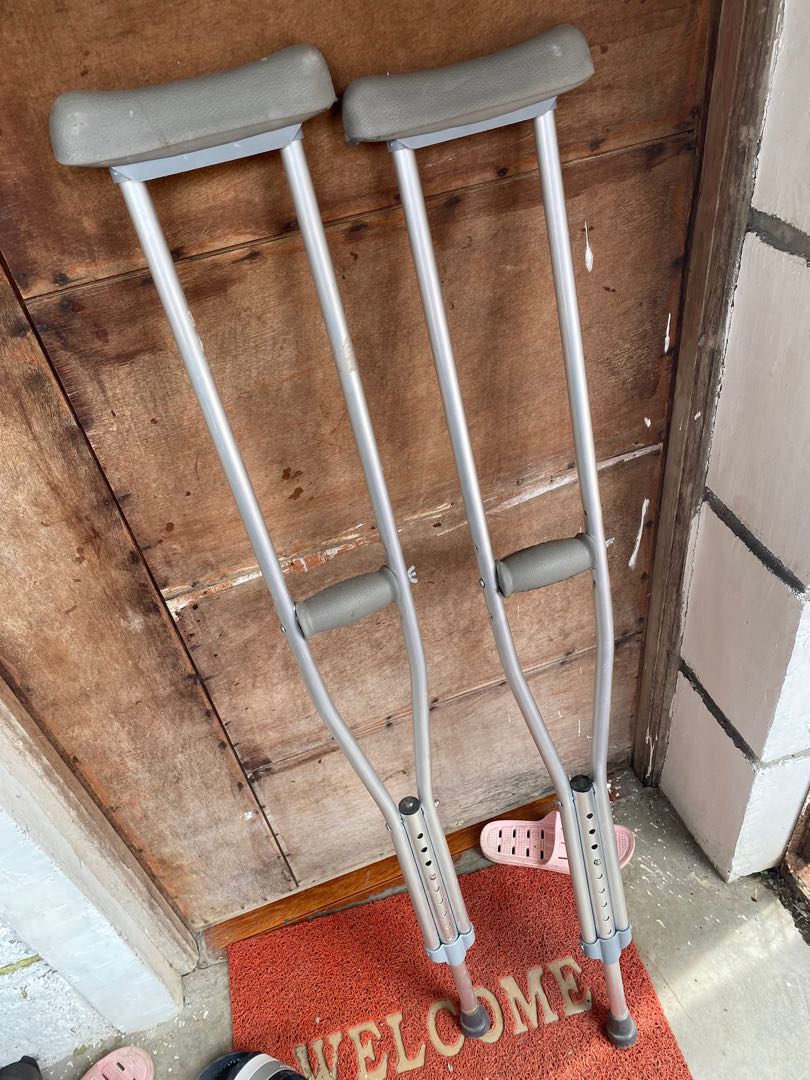 Heavy duty aluminum crutches saklay, Health & Nutrition, Medical