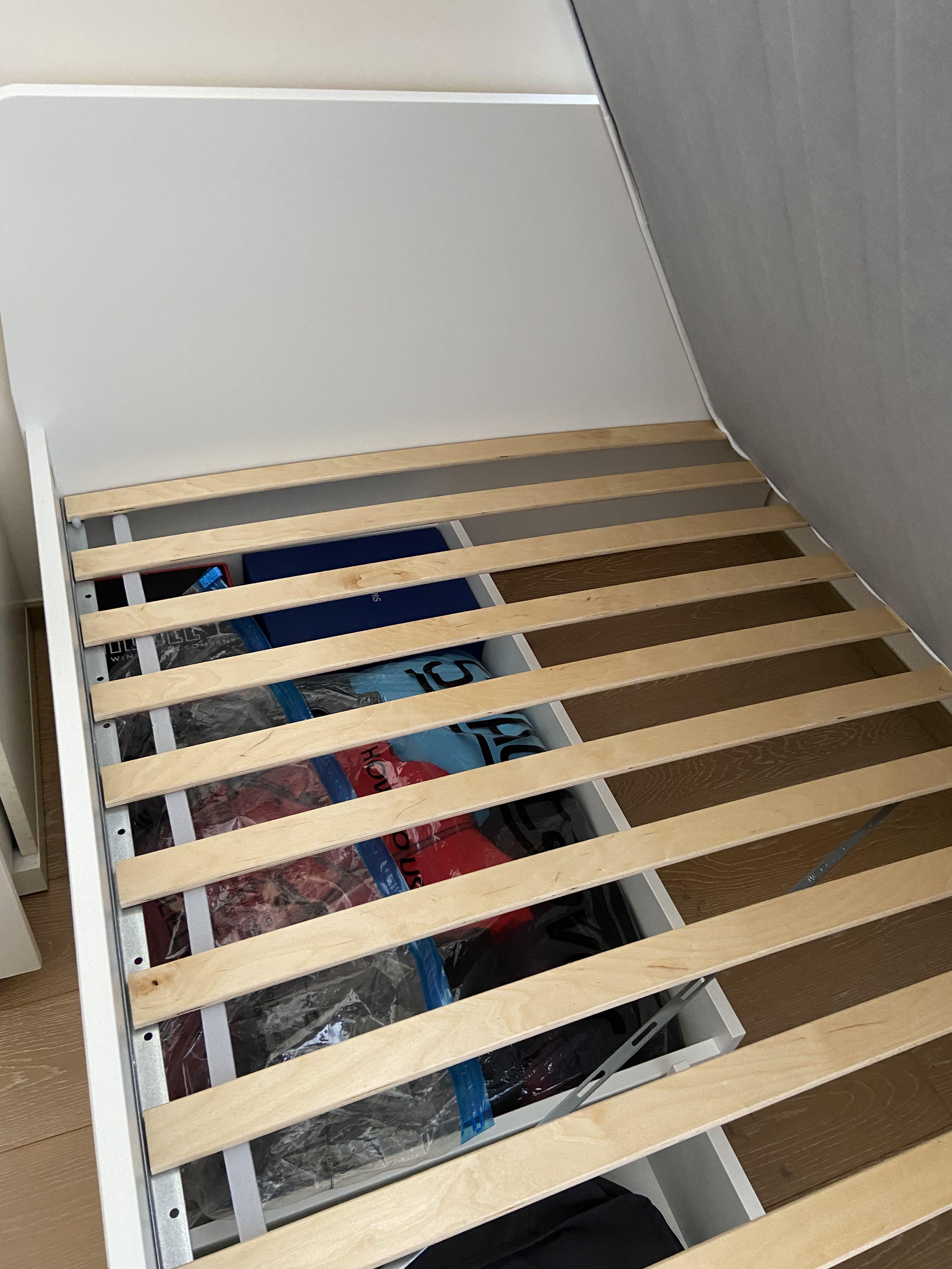 IKEA Askvoll small double white bed frame with drawers, 傢俬＆家居, 傢俬, 床架及床