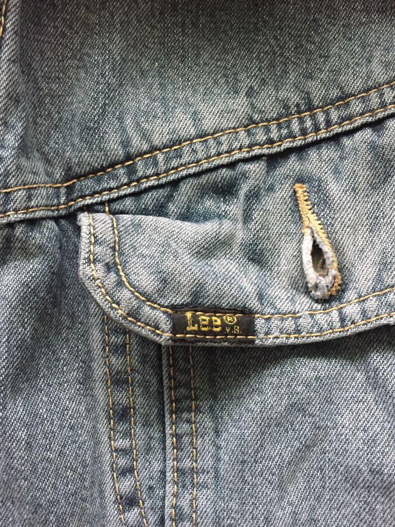 Lee Denim Vest with Fur Collar (Category: Vests) located in Liliw. Submitted by jjdeclutters (Listing ID 1176087095, Image 3). Description: DIMENSIONS: LENGTH: 67cm WIDTH: 41cm SHOULDER: 43cm ARM HOLE: 25cm.
