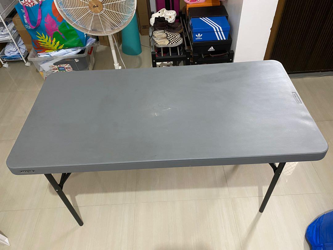 Lifetime folding table 4ft (gray) with issue please read description