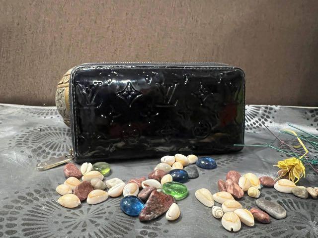 LV wallet authentic (Category: Wallets & Card holders) located in Alaminos. Submitted by Twinkle (Listing ID 1176065702, Image 1). Description: .