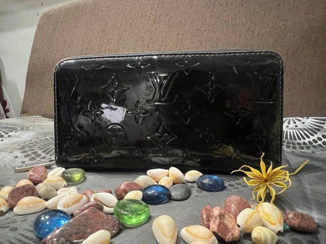 LV wallet authentic (Category: Wallets & Card holders) located in Alaminos. Submitted by Twinkle (Listing ID 1176065702, Image 2). Description: .