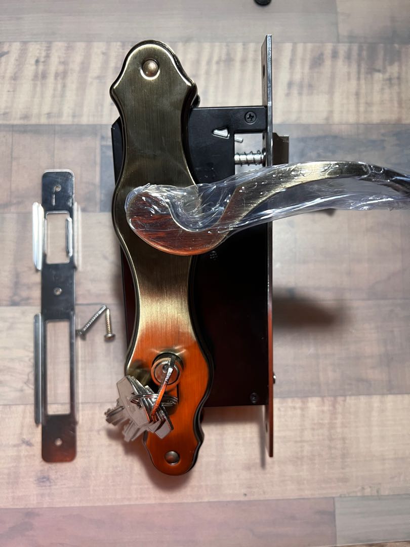 Metal gate door handle/ knob locking system, Furniture & Home Living