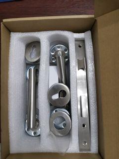 Metal gate lock set