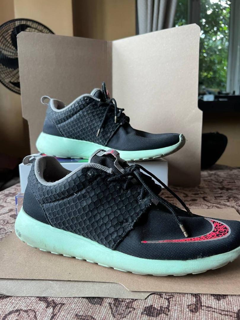 Roshe run yeezy on feet cheap