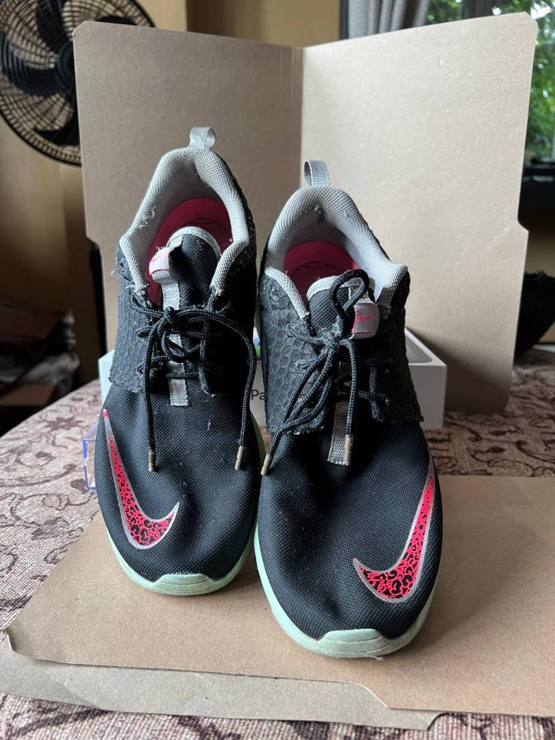 Grey yeezy outlet roshe run