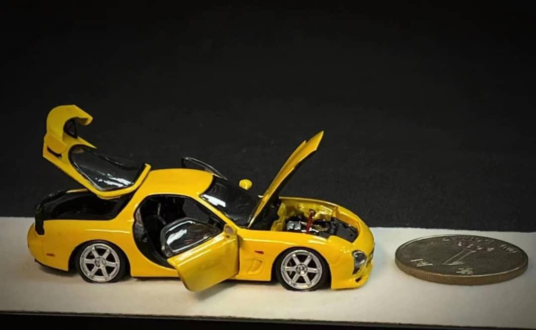 PGM 1:64合金全開模型，新車型！RX-7 FD3S Spec A，首批預售中。Yellow